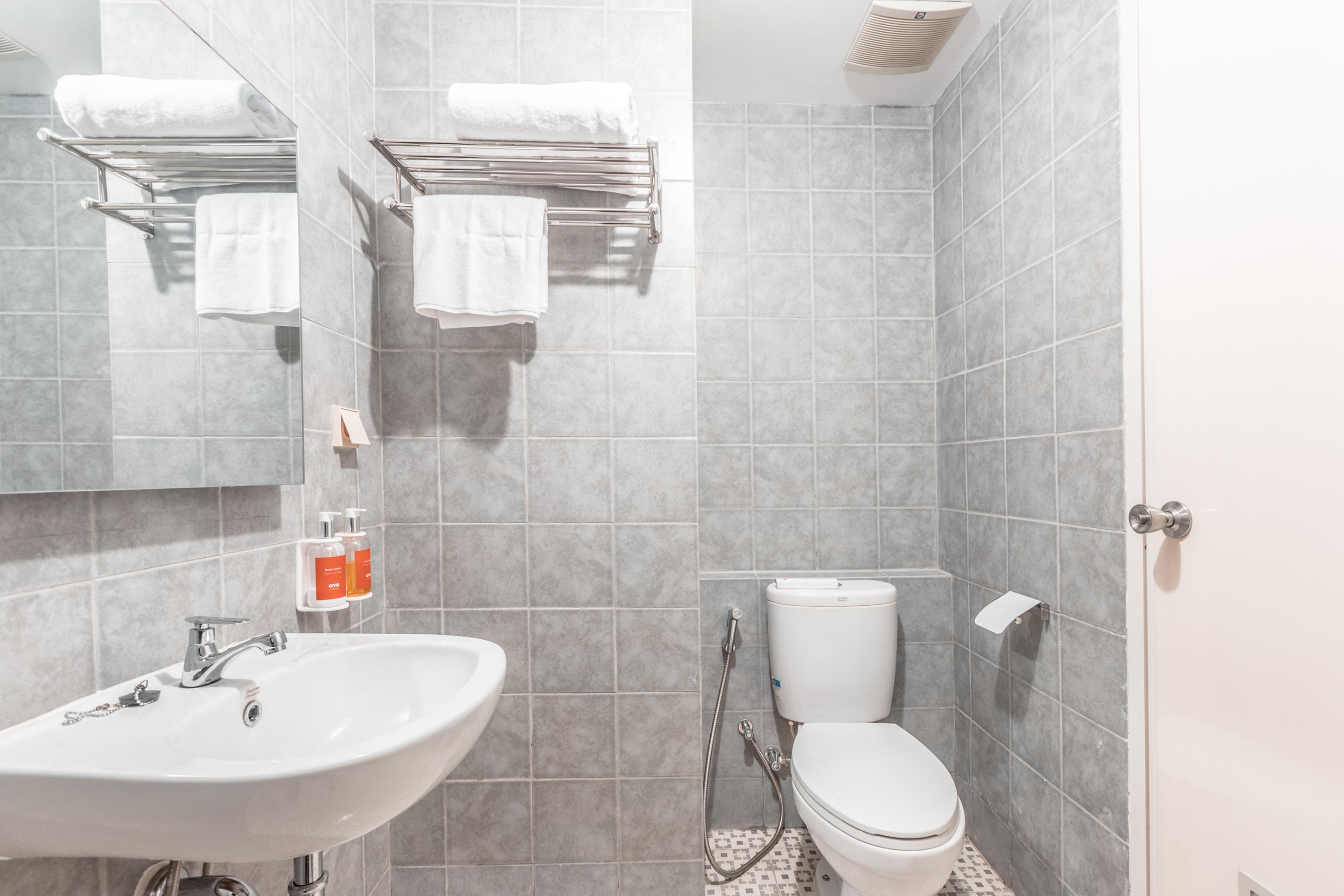 Oyo Flagship 766 Prima Orchard Hotel Bekasi Kültér fotó