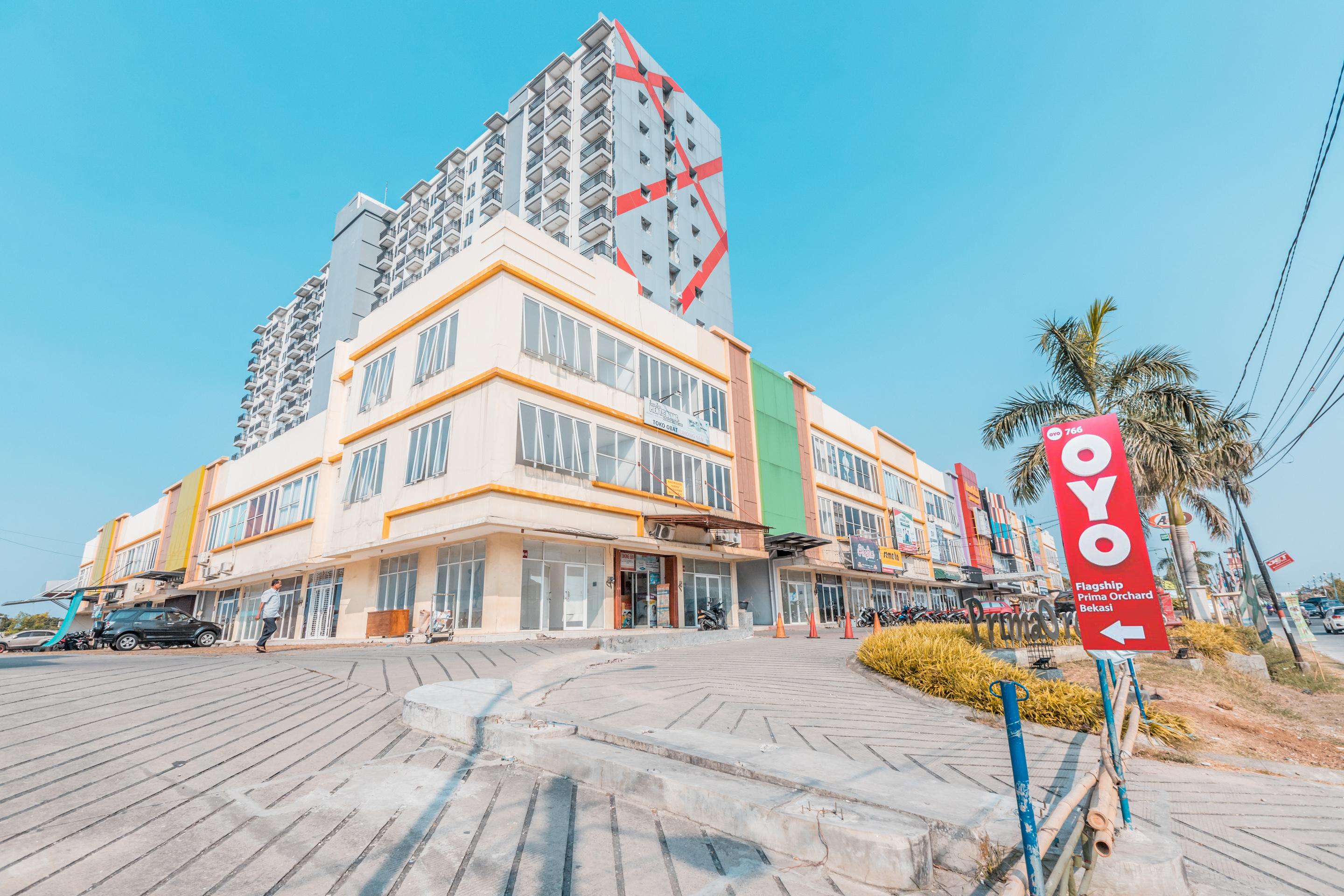 Oyo Flagship 766 Prima Orchard Hotel Bekasi Kültér fotó